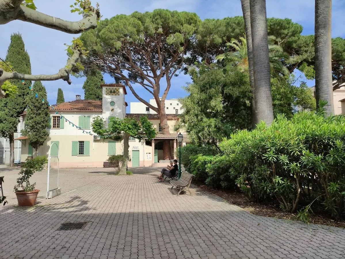 Hostel Santa Maria Cannes 0*,