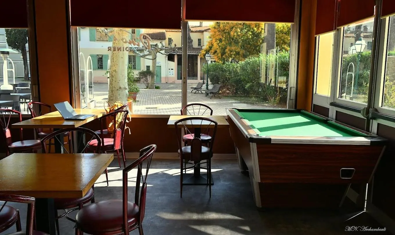 Hostel Santa Maria Cannes 0*,  France